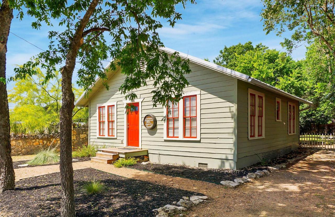 Bungalows On The Square- Unit 1 Wimberley Eksteriør bilde